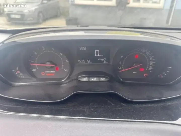 Peugeot 208 2014 photo 3