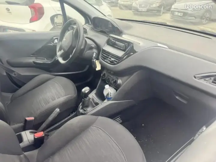 Peugeot 208 2014 photo 4