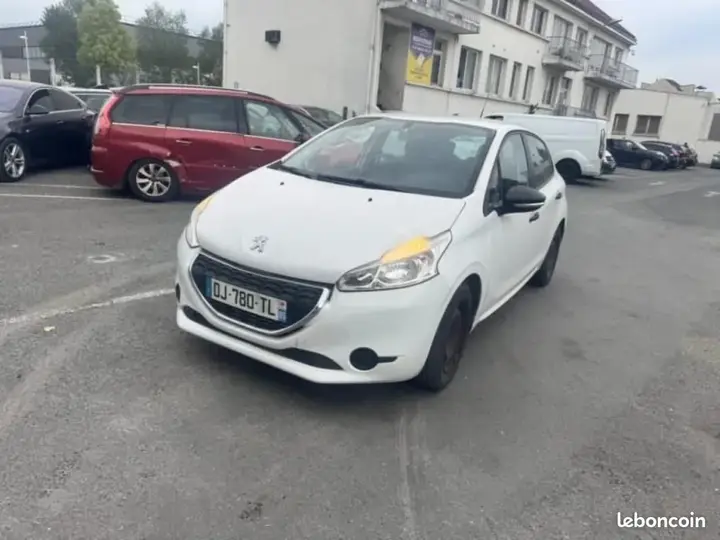 Peugeot 208 2014 photo 5