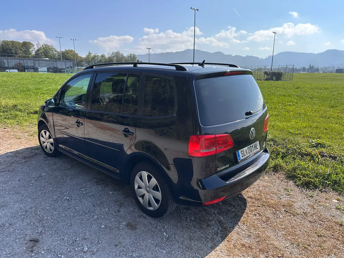 Volkswagen Touran 2011 photo 3