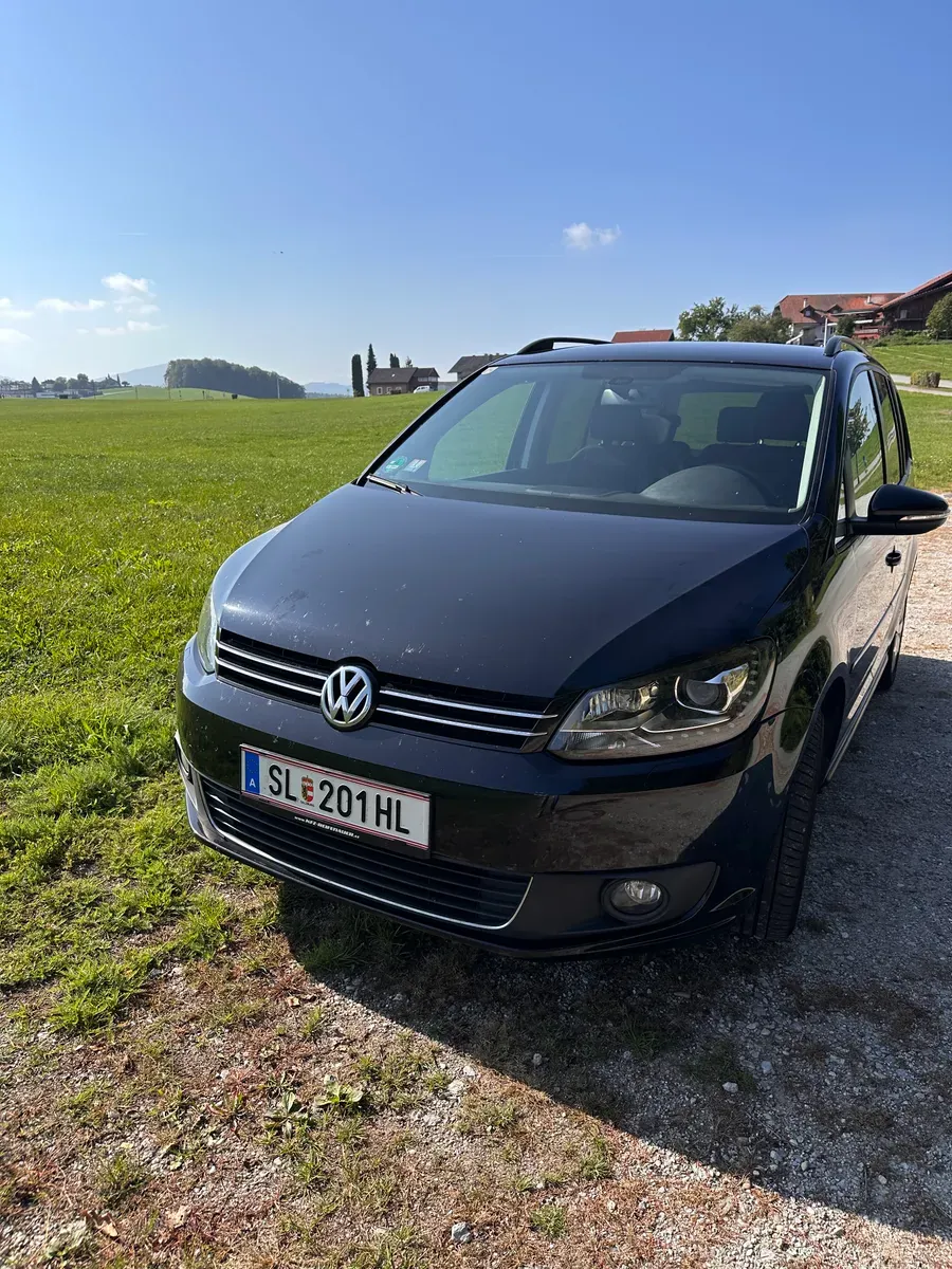 Volkswagen Touran 2011 photo 2