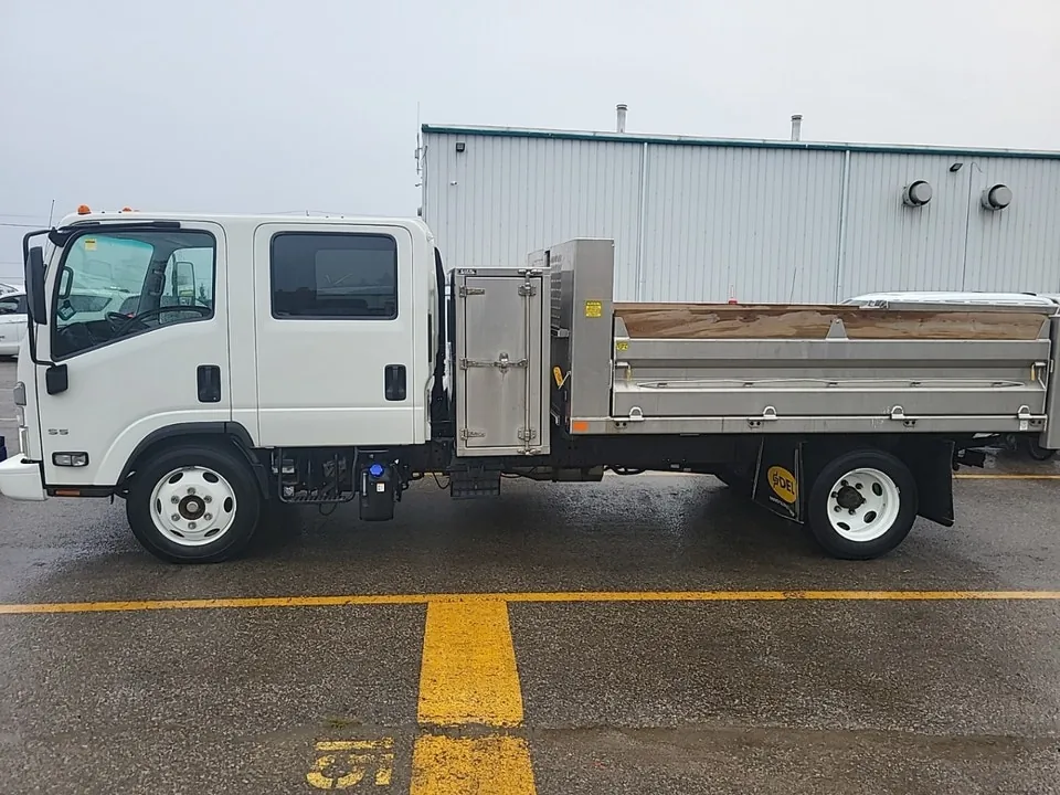 Isuzu Other 2023 photo 2