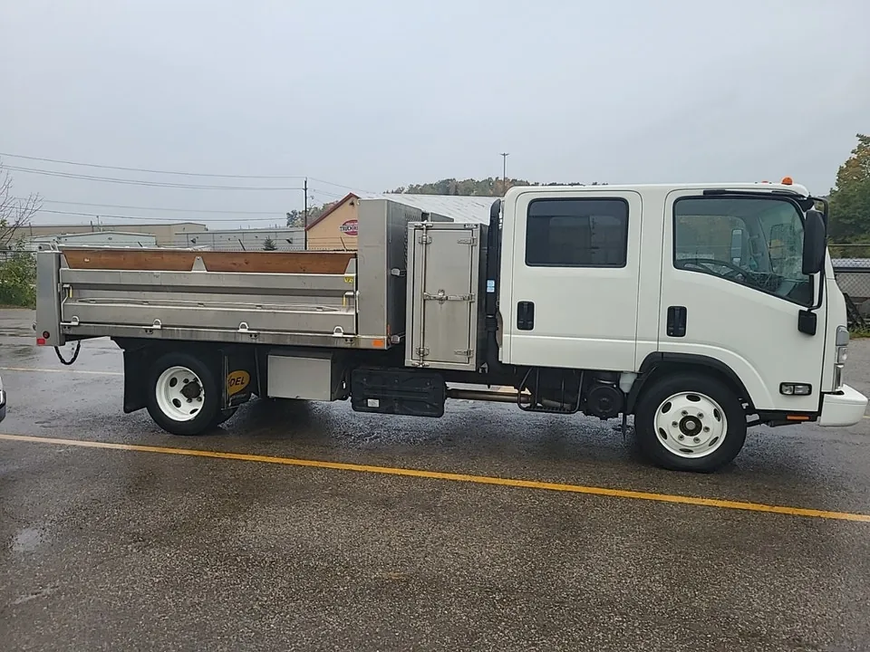 Isuzu Other 2023 photo 3