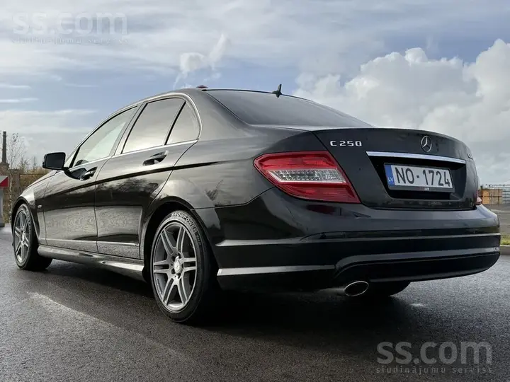 Mercedes-Benz C250 2010 photo 2