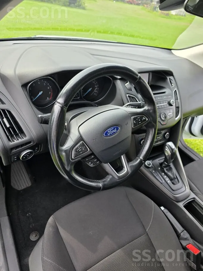 Ford Focus 2017 photo 2