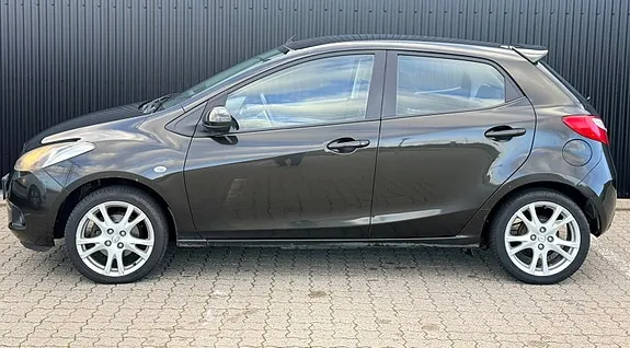 Mazda 2 2010 photo 3