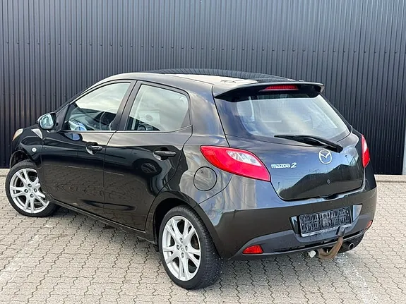 Mazda 2 2010 photo 4