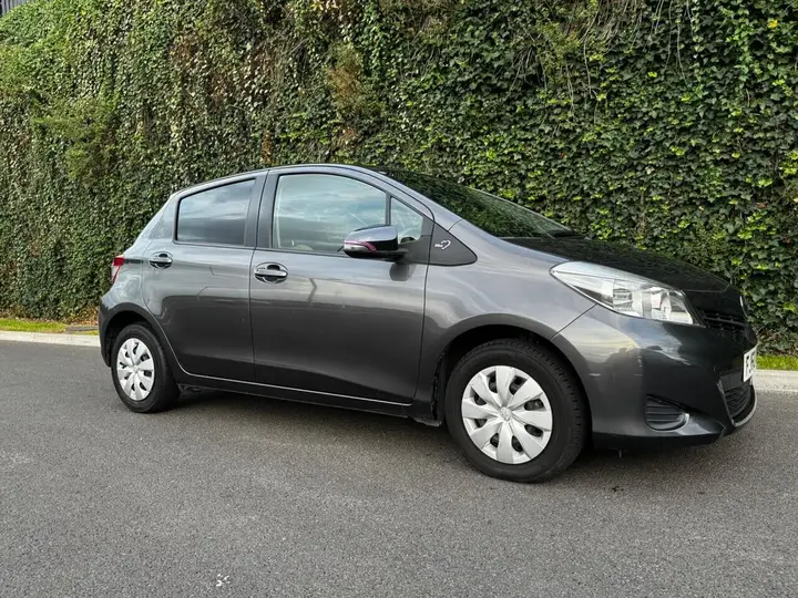 Toyota Yaris 2011 photo 4