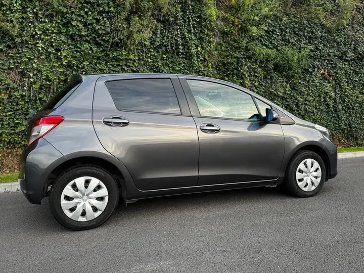 Toyota Yaris 2011 photo 2