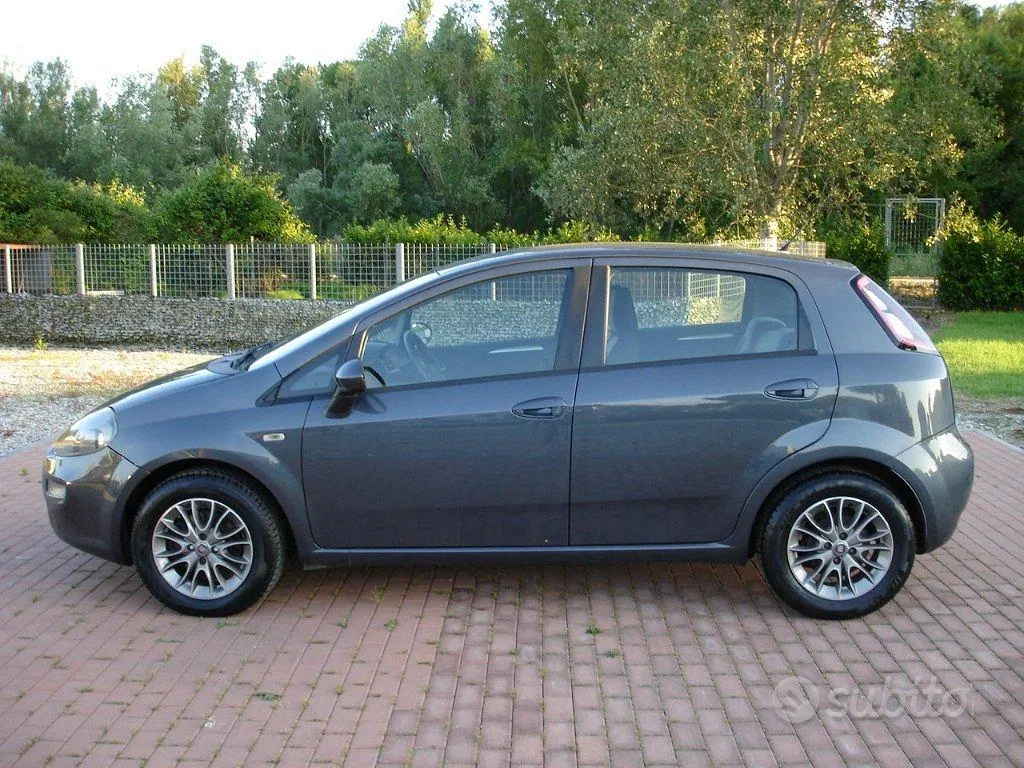 Fiat Punto 2012 photo 3