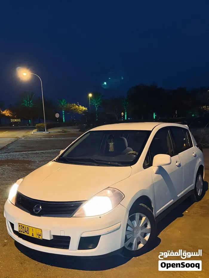 Nissan Tiida 2012 photo 4