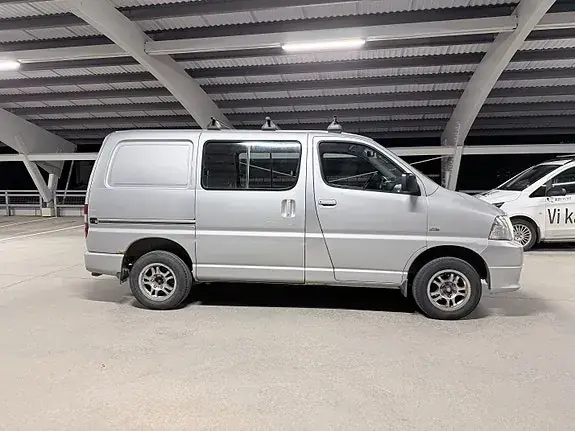 Toyota Hiace 2007 photo 3