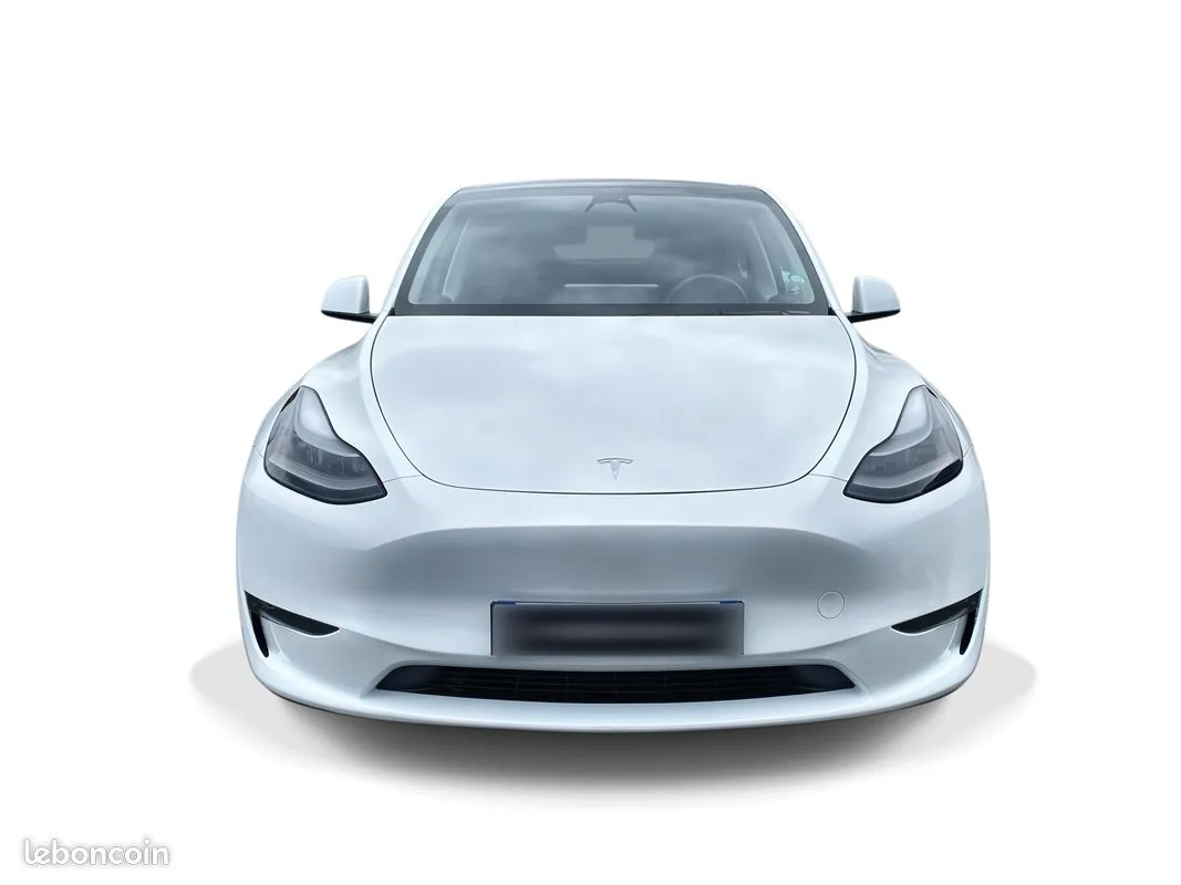Tesla Model Y 2023 photo 2