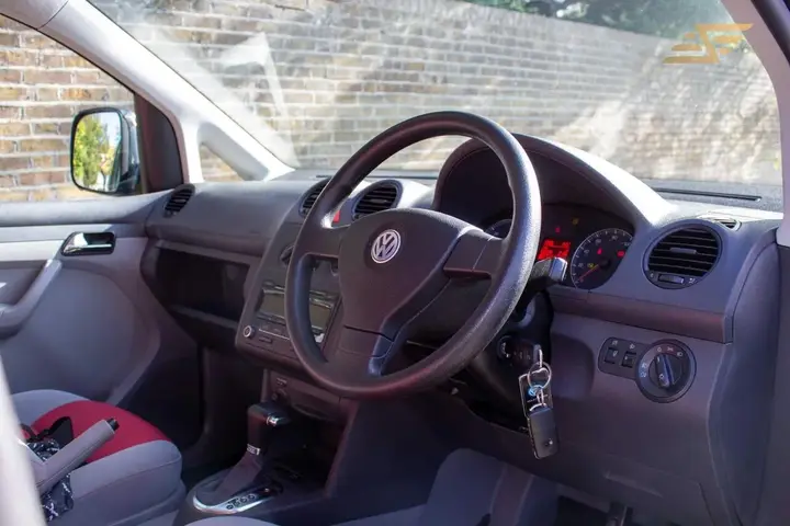 Volkswagen Caddy Maxi Life 2010 photo 5