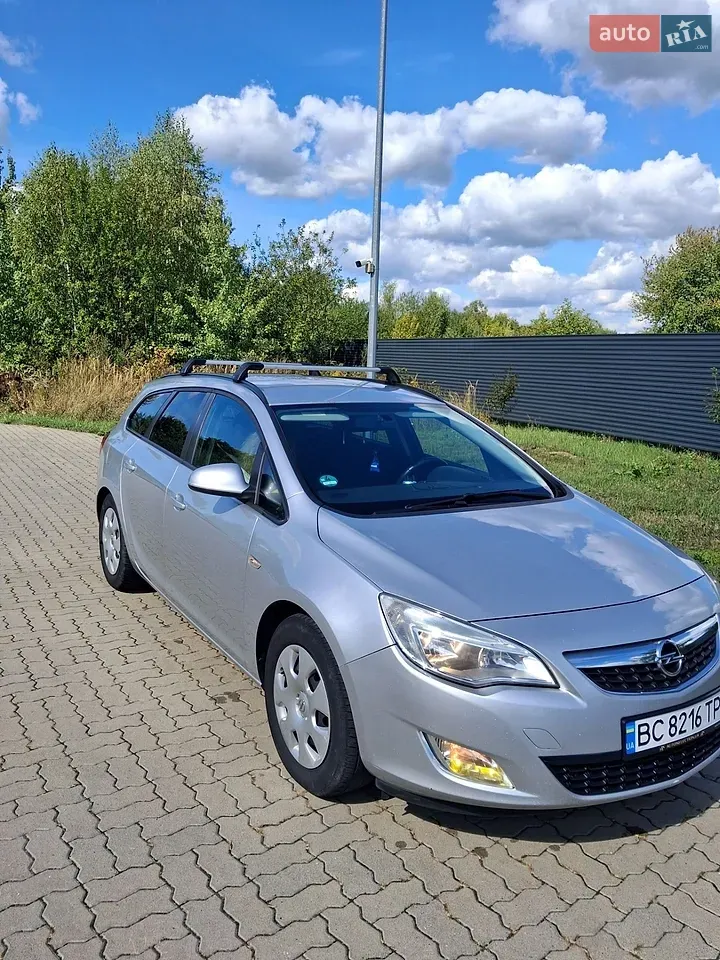 Opel Astra 2011 photo 4
