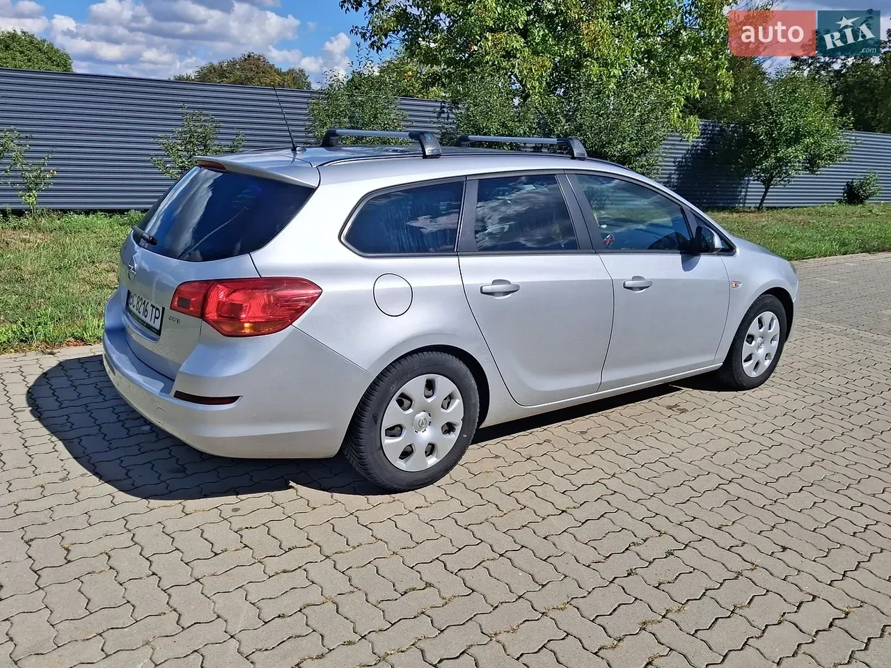 Opel Astra 2011 photo 3