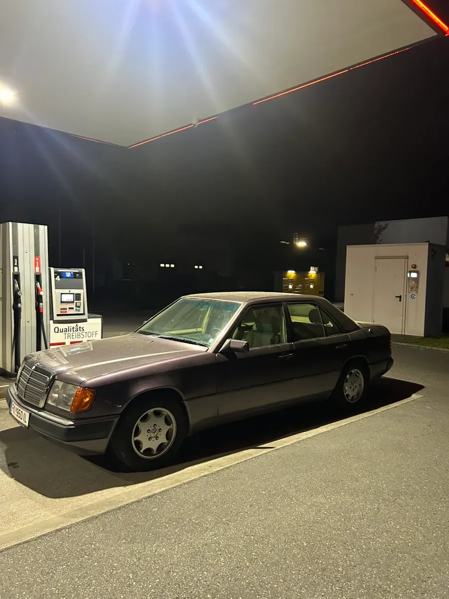 Mercedes-Benz E-Class 1993 photo 2