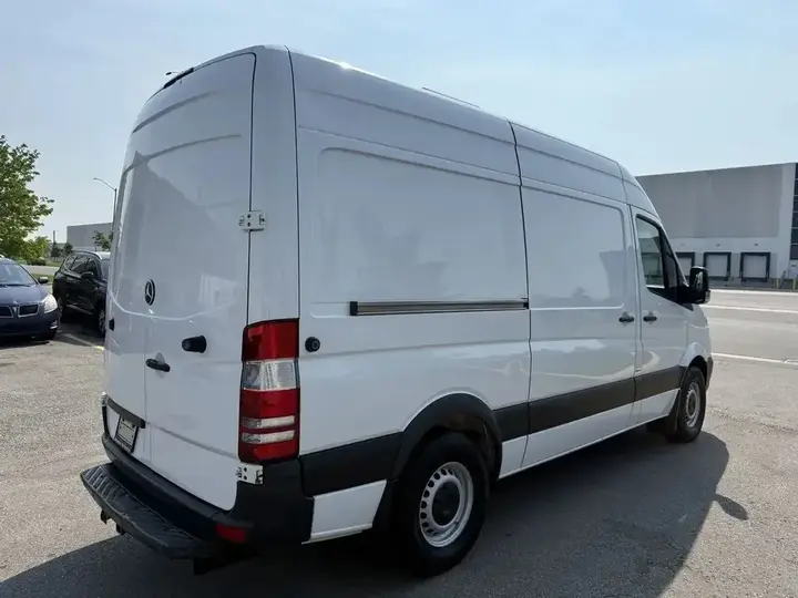 Mercedes-Benz Sprinter Van 2015 photo 4