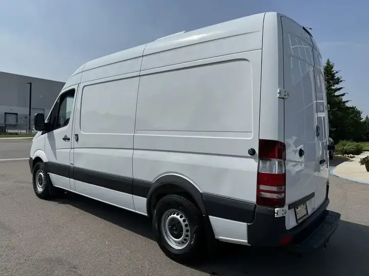 Mercedes-Benz Sprinter Van 2015 photo 3