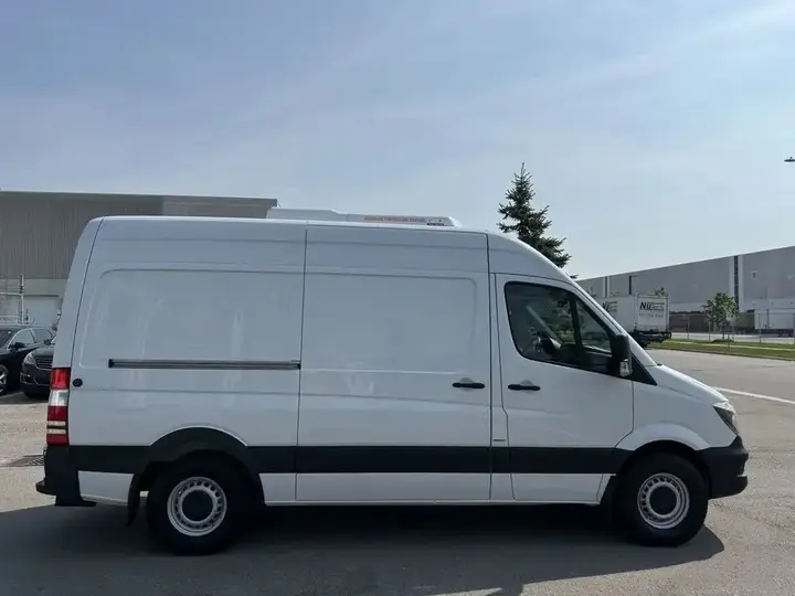 Mercedes-Benz Sprinter Van 2015 photo 5