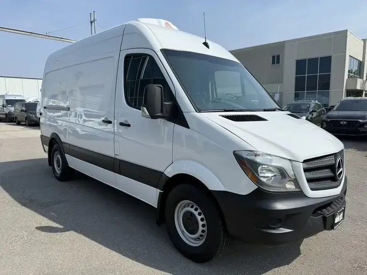 Mercedes-Benz Sprinter Van 2015 photo 2
