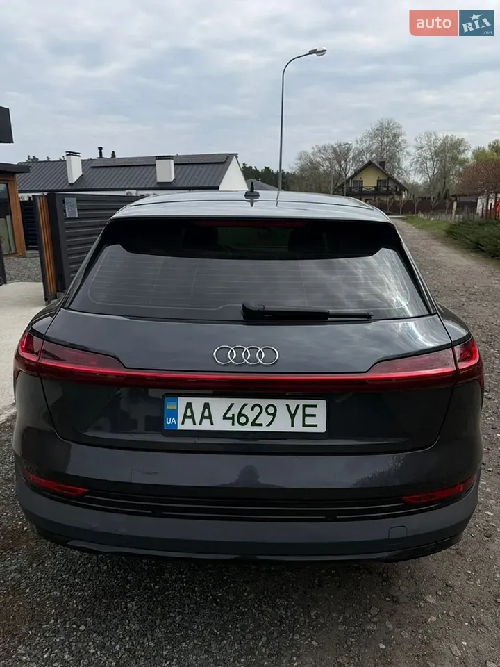 Audi E-Tron 2020 photo 2