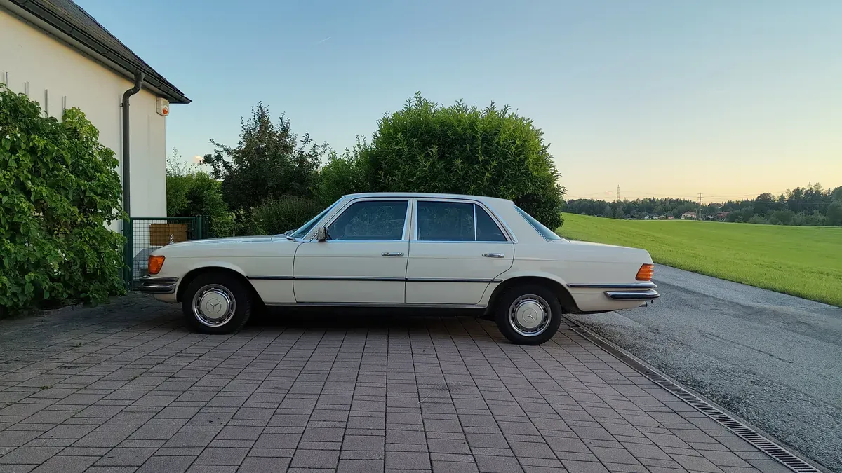 Mercedes-Benz S-Class 1975 photo 3