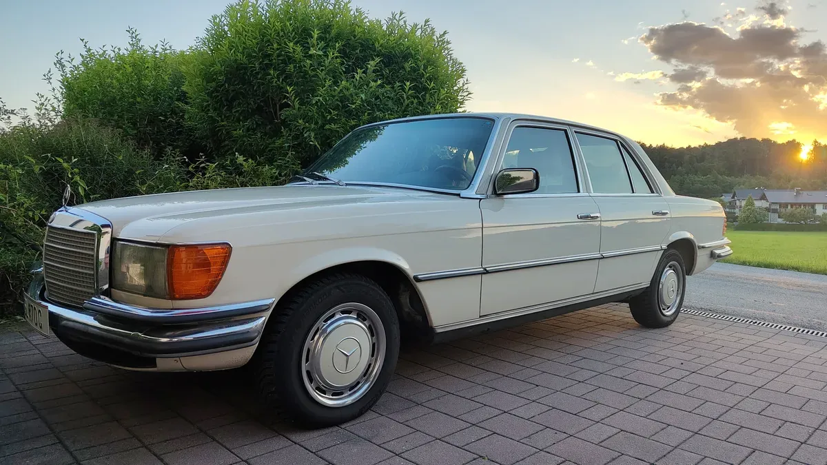 Mercedes-Benz S-Class 1975 photo 2