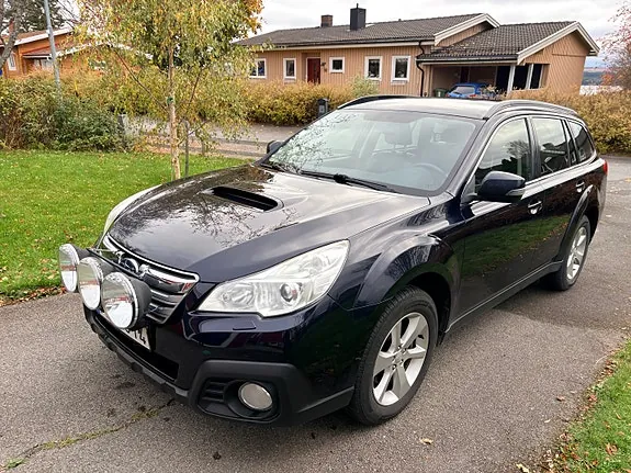 Subaru Outback 2013 photo 2