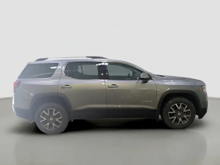 GMC Acadia 2023 photo 2