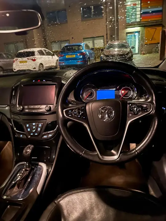 Vauxhall Insignia 2015 photo 2