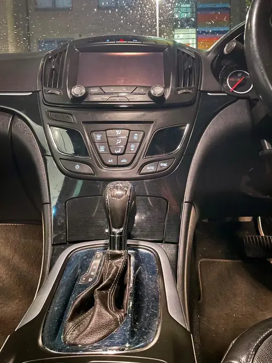 Vauxhall Insignia 2015 photo 3