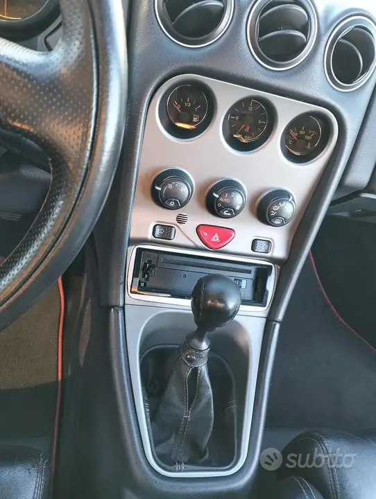 Alfa Romeo Spider 2003 photo 2