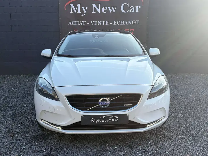 Volvo V40 2012 photo 2