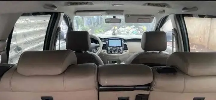 Toyota Innova 2010 photo 5