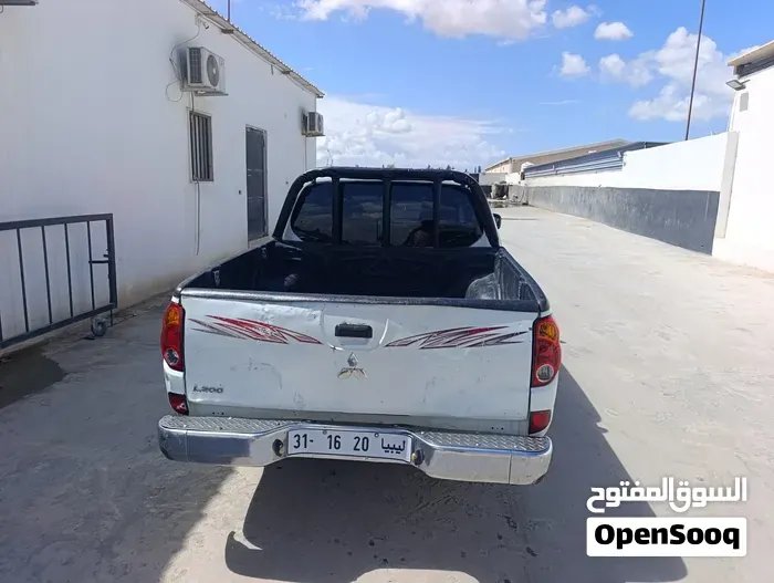 Mitsubishi L200 2010 photo 4