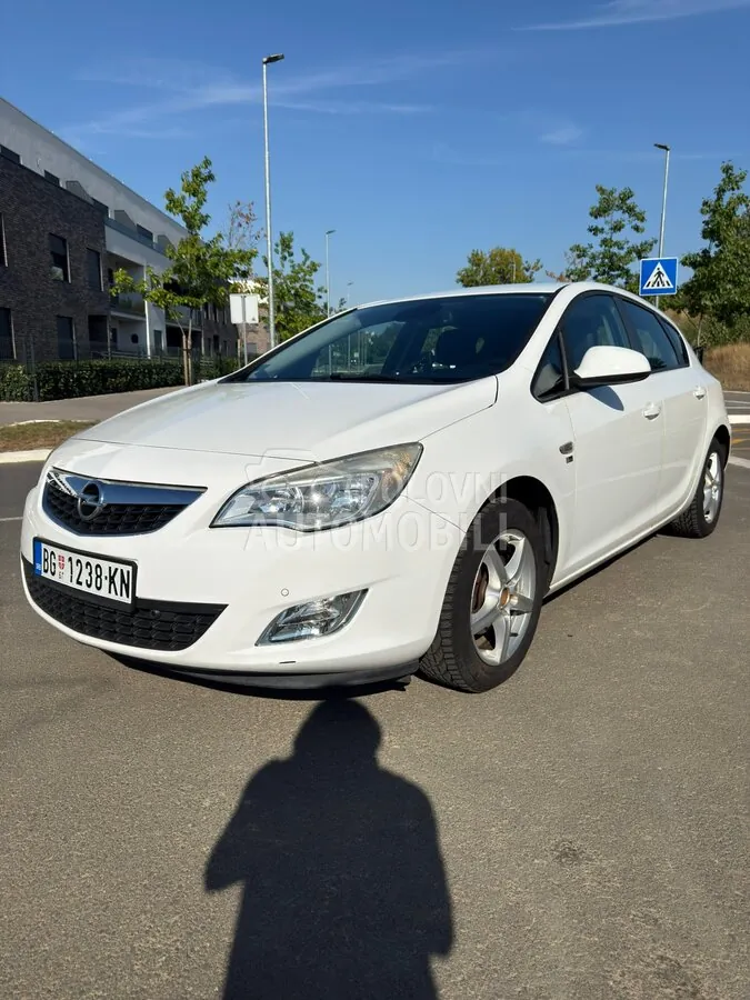 Opel Astra J