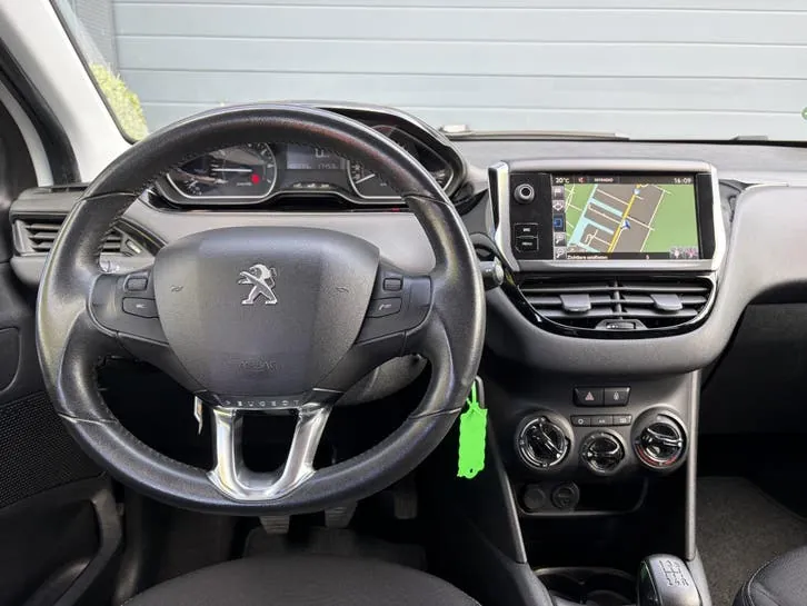 Peugeot 208 2016 photo 3
