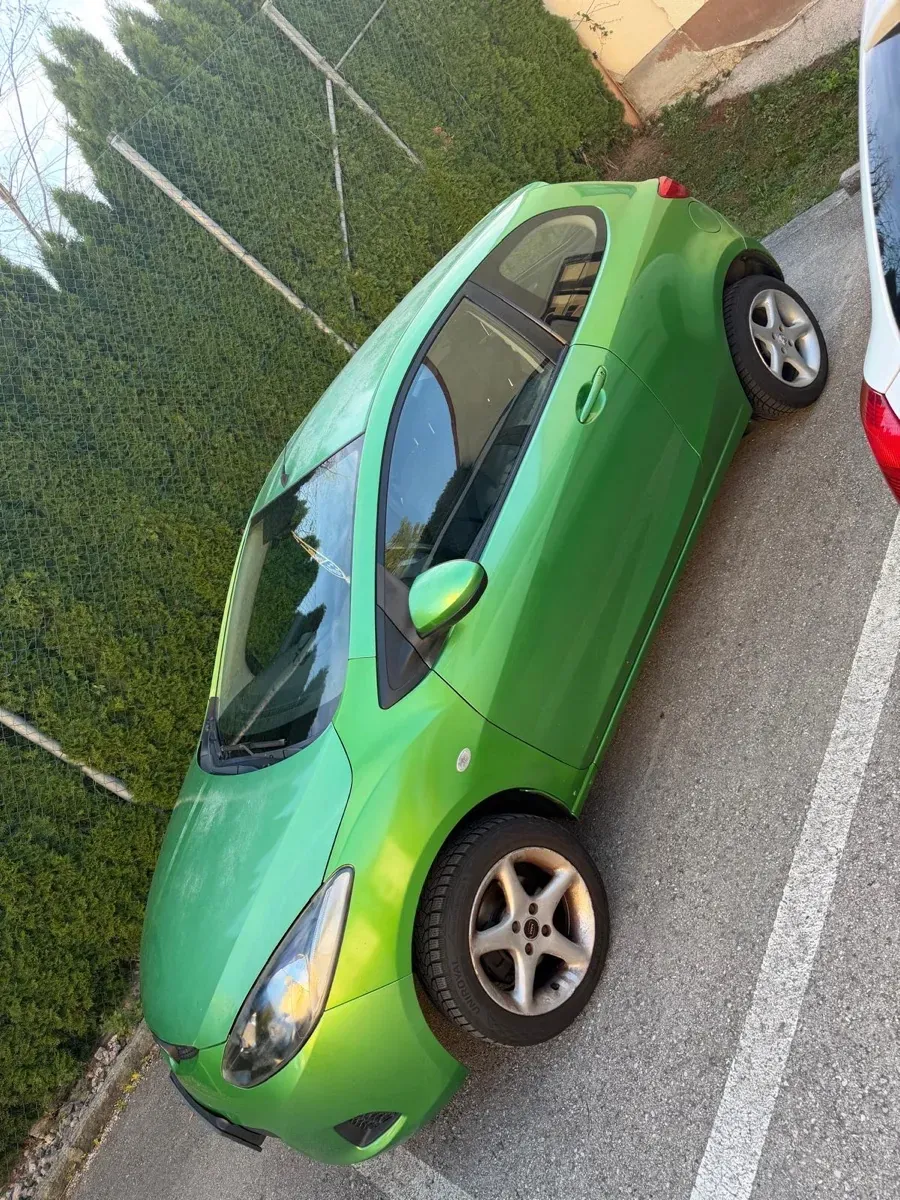 Mazda Mazda2 2009 photo 3