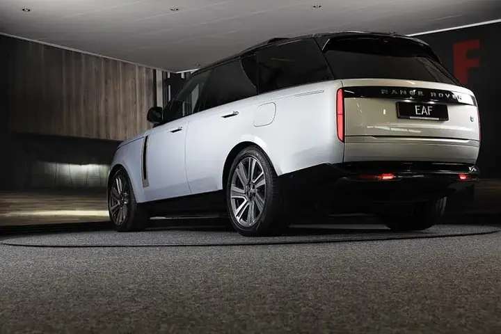 Land Rover Range Rover 2024 photo 3