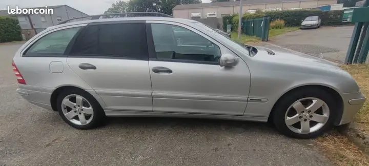 Mercedes-Benz C-Class 2005 photo 2