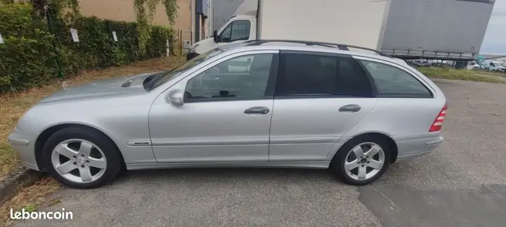 Mercedes-Benz C-Class 2005 photo 3