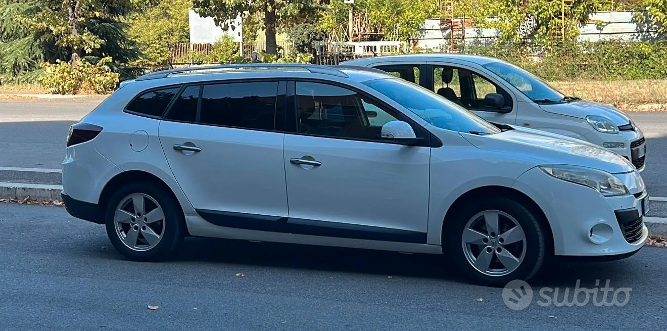 Renault Megane 2010 photo 2