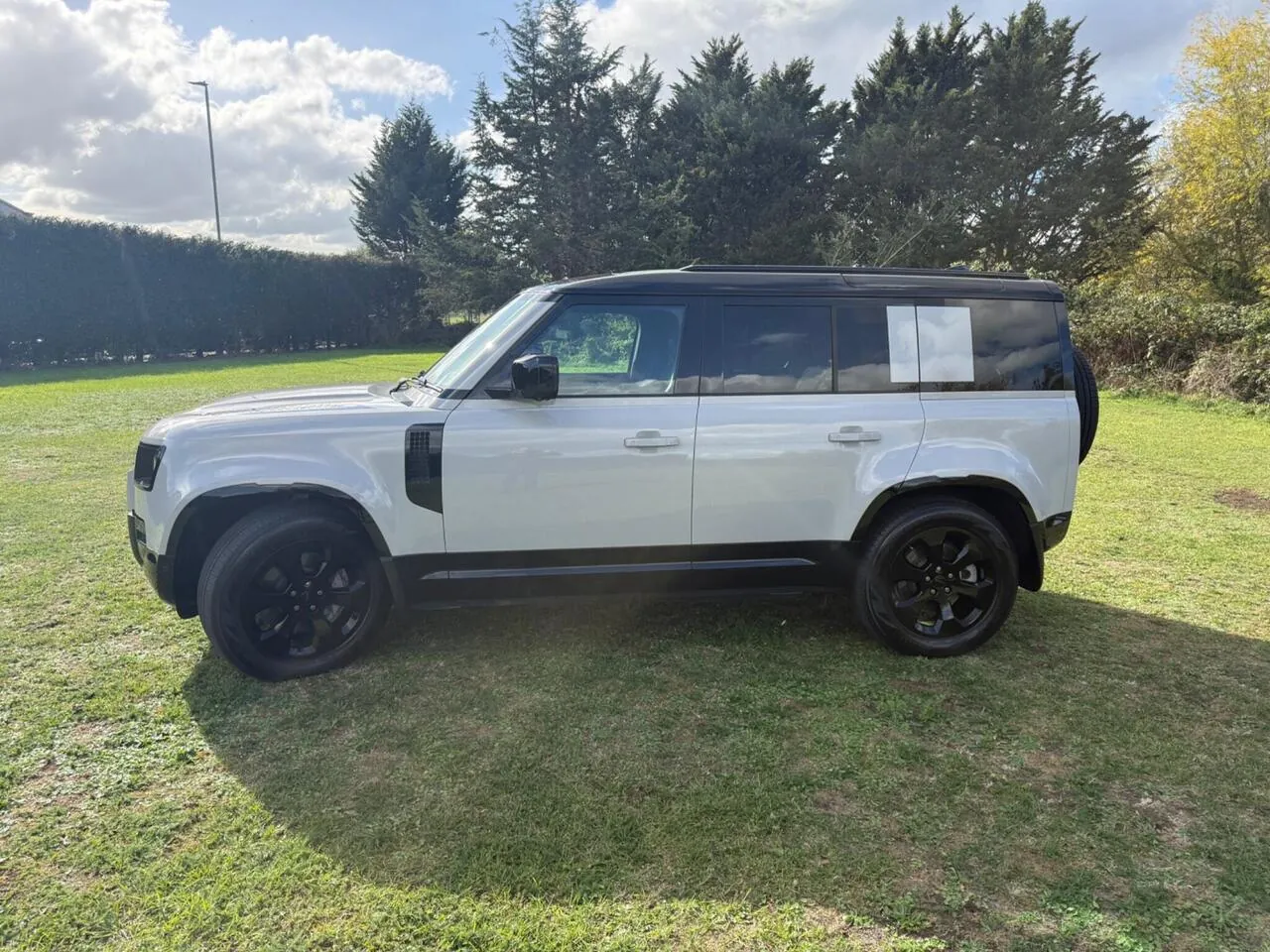 Land Rover Defender 110 2026 photo 2