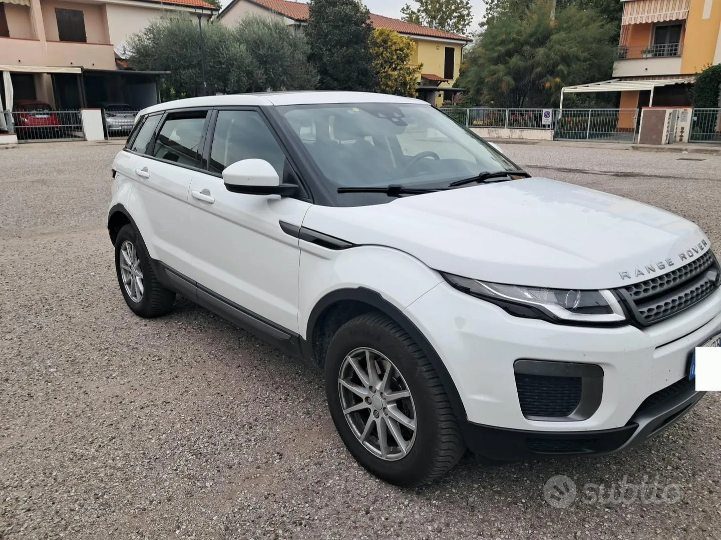 Land Rover Range Rover Evoque 2016 photo 2