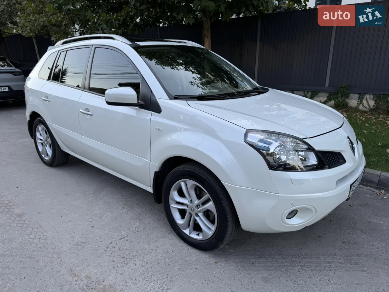 Renault Koleos 2010 photo 2