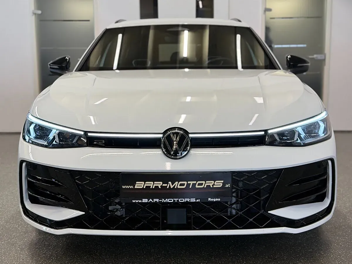 Volkswagen Passat 2025 photo 2