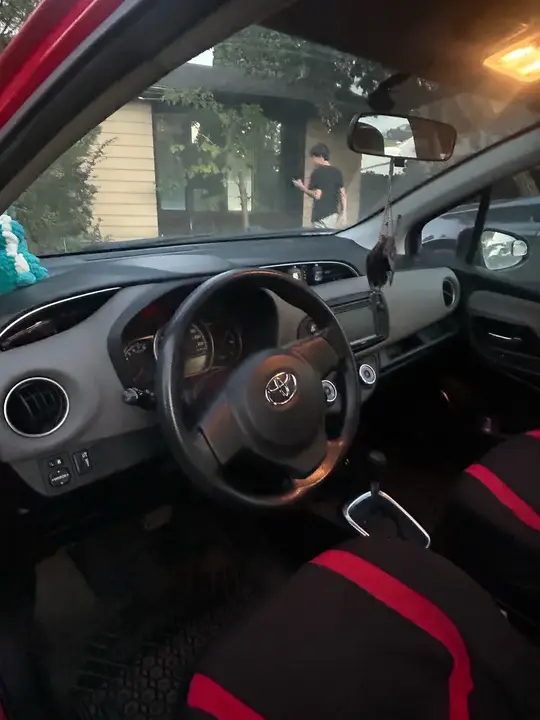 Toyota Yaris 2015 photo 5