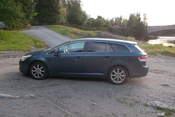Toyota Avensis 2009 photo 5
