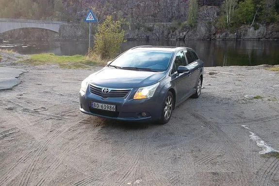 Toyota Avensis 2009 photo 2